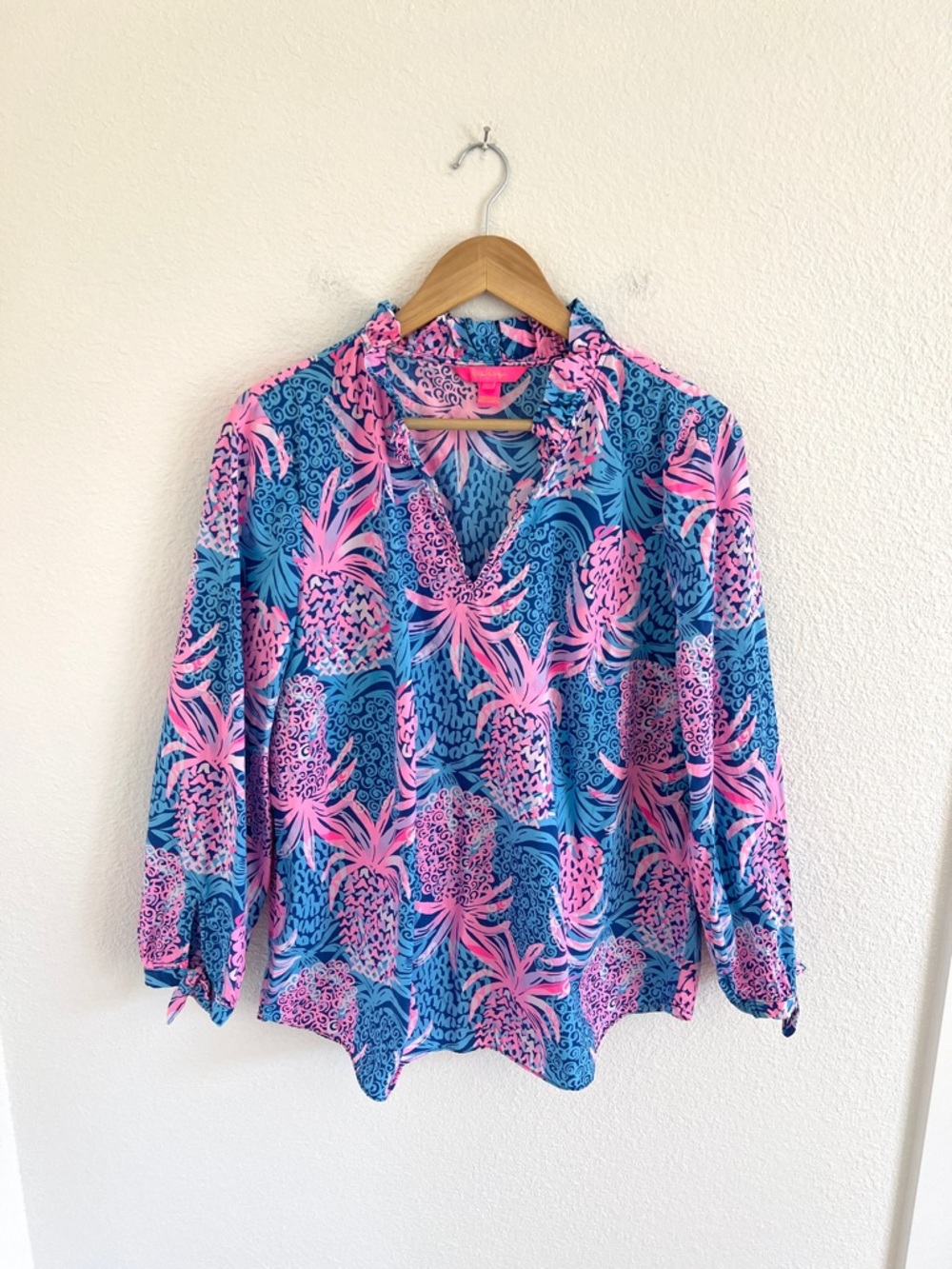 LILLY PULITZER pineapple print long sleeve top / luxury resort wear / size L